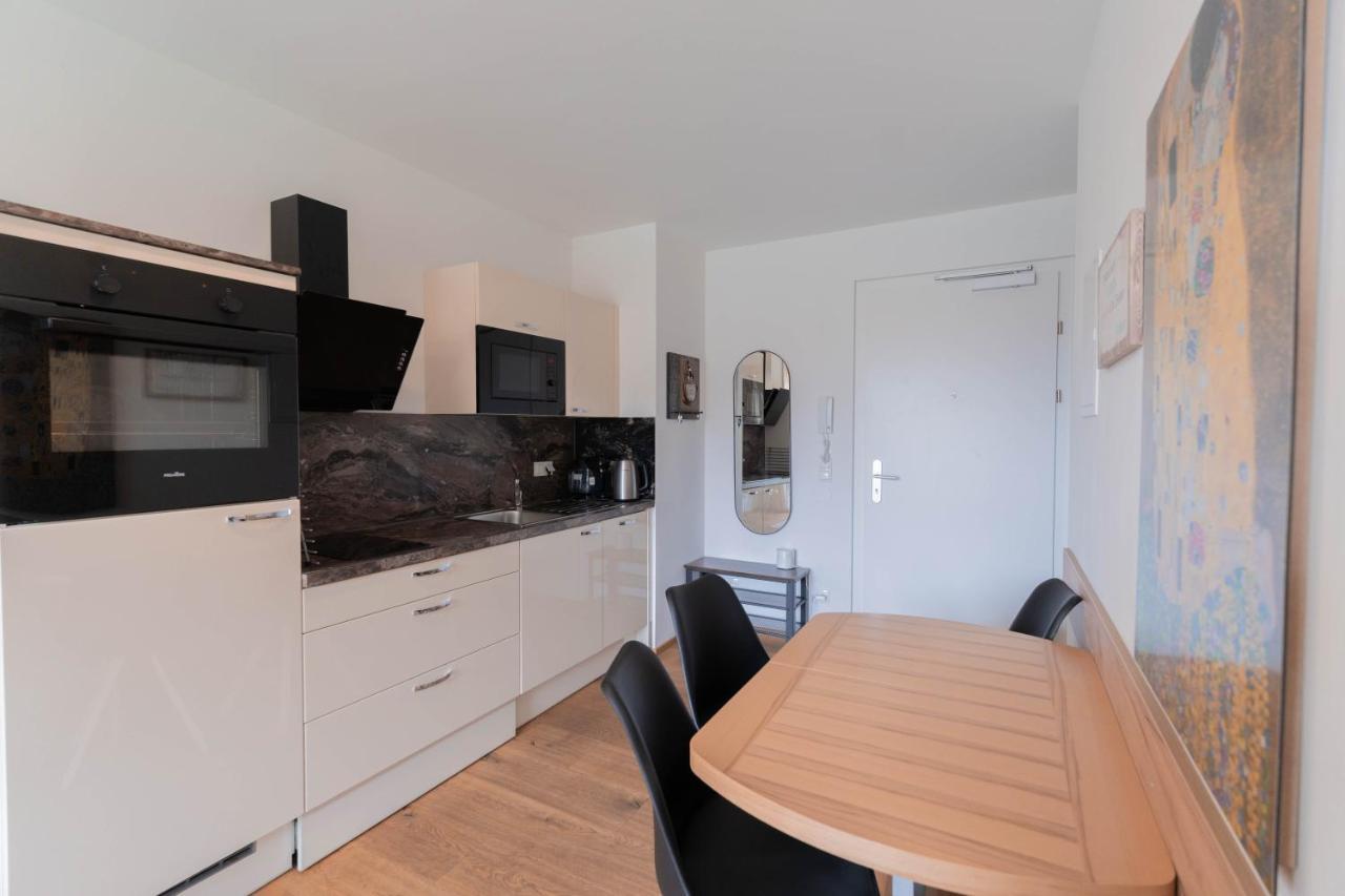 Modern Apartment With Private Balcony Near City Center เวียนนา ภายนอก รูปภาพ